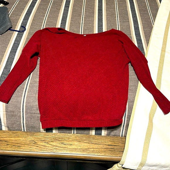 Batwing Sweater - Picture 1 of 3
